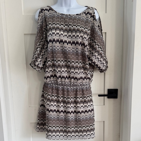 Chic Chevron Long Sleeve Dress - Picture 2 of 5